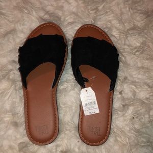 Black sandals size 6